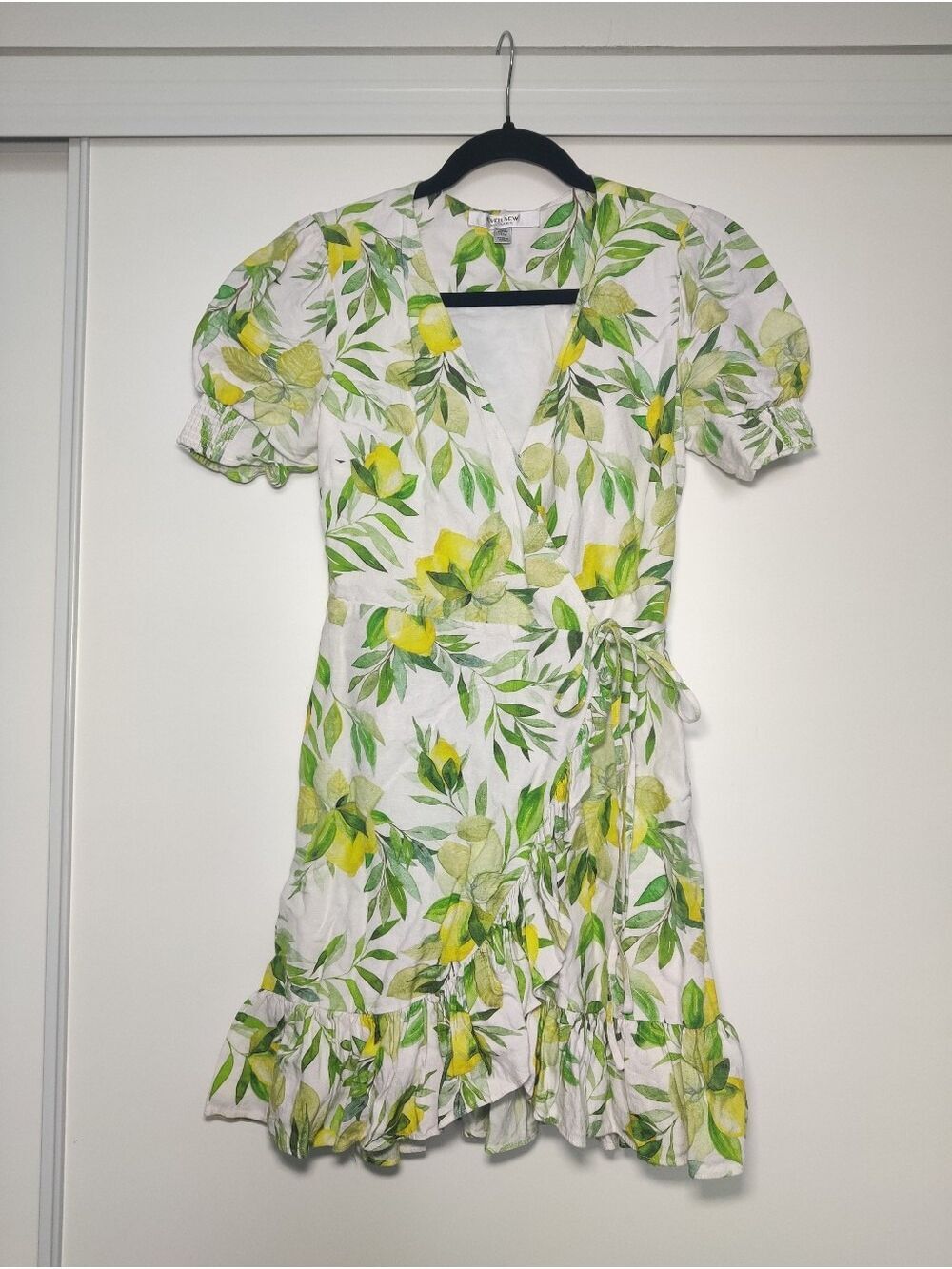 *Ever New White Lemon Print Wrap Mini Dress Puff Sleeve Size 2 - Picture 2 of 11